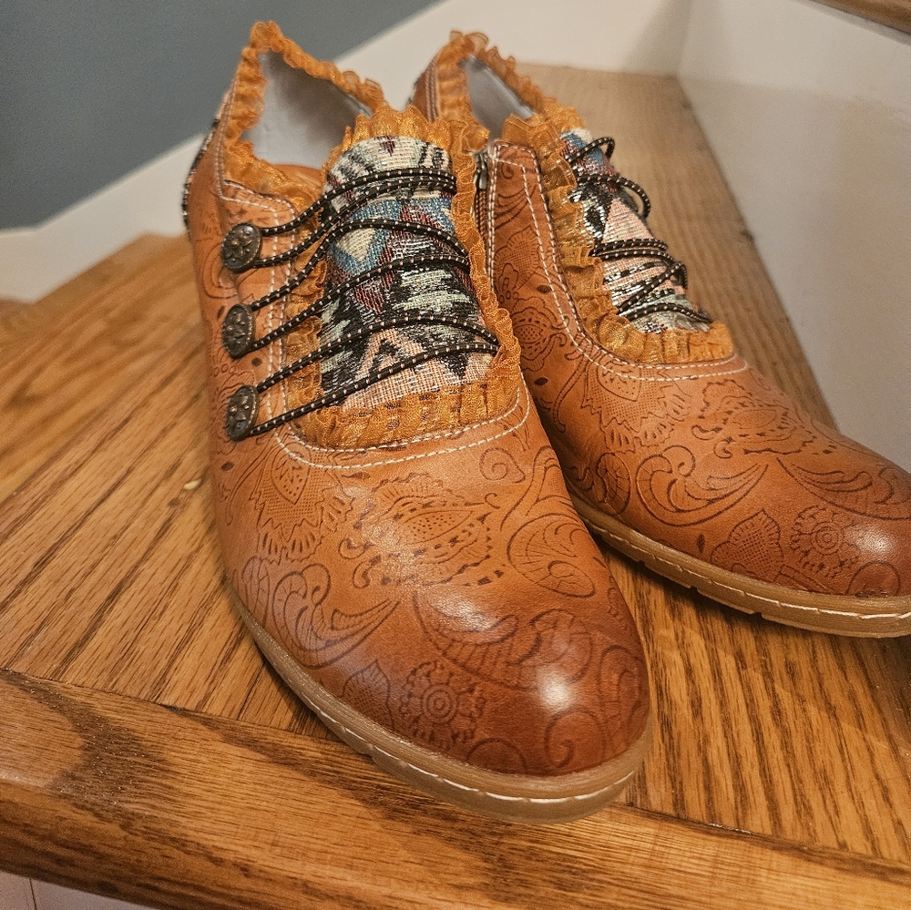 HEELS, "Vintage" Look - 42 - Picture 6 of 14